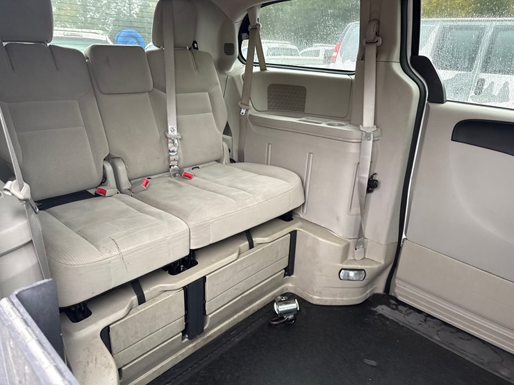 2014-dodge-caravan-image-29