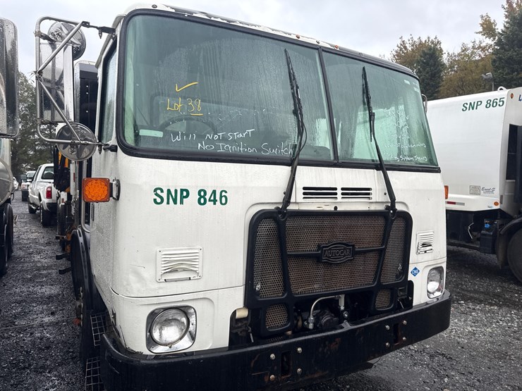 2012-autocar-acx64-image-1