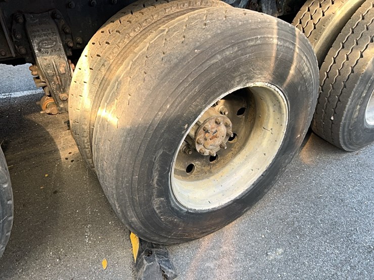 2003-peterbilt-378-image-11