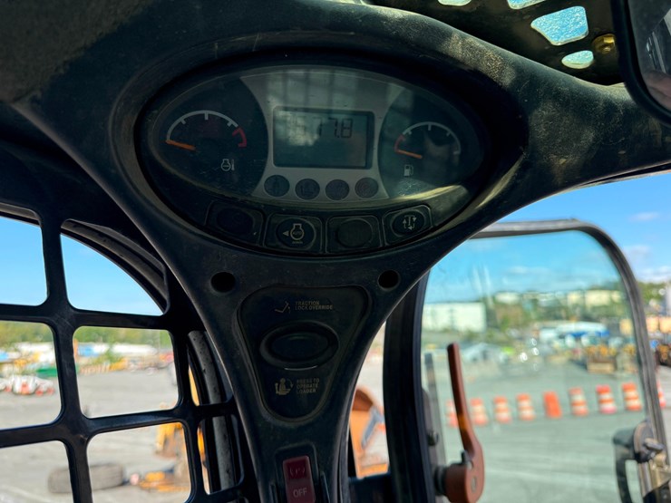 2015-bobcat-s650-image-11