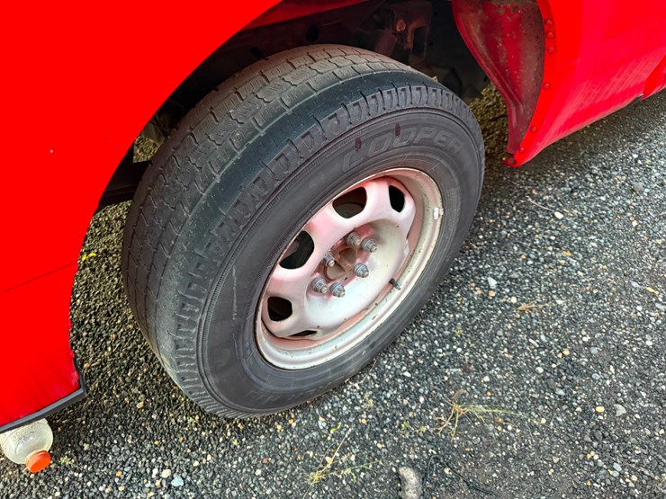 2015-ford-f150-xl-image-12