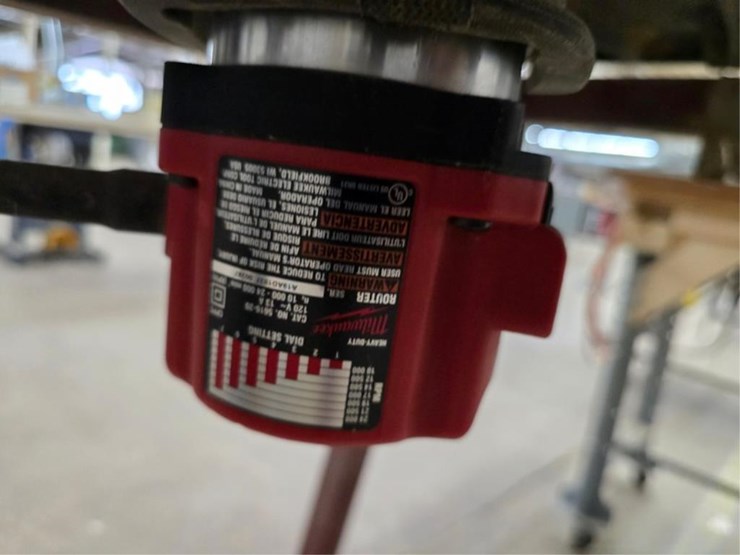 #2726-•-milwaukee-26"-x-31"-router-table-image-6