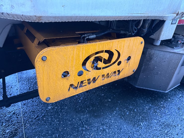 2016-autocar-acx64-image-13