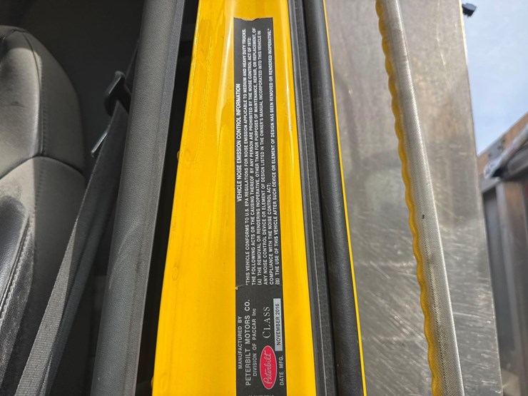 2017-peterbilt-567-image-25