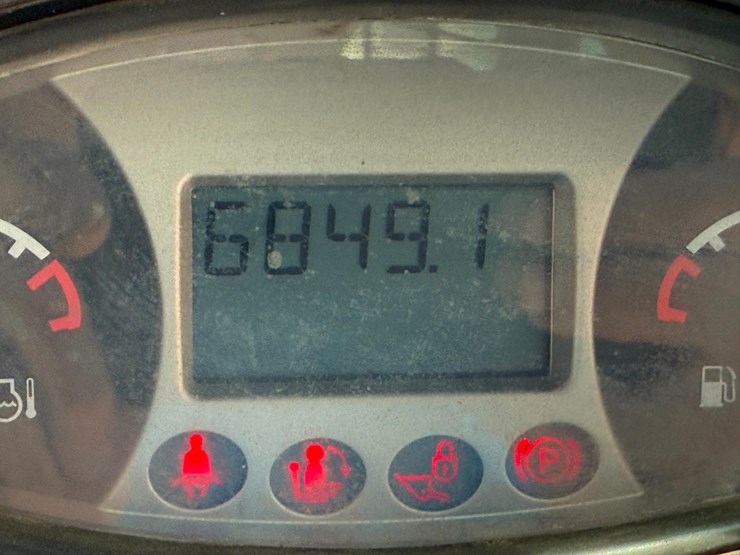 2015-bobcat-s650-image-13