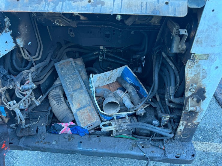 2015-bobcat-s650-image-12