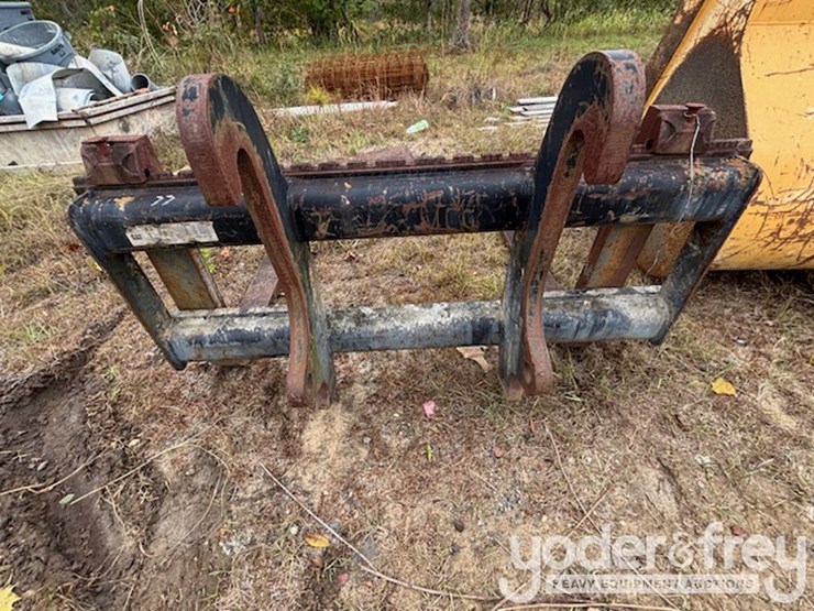 cat-quick-attach-forks-to-suit-cat-it14b-it28f-wheeled-loader-image-2