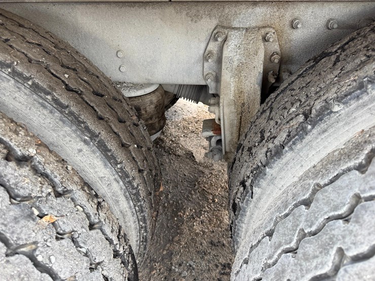 2017-peterbilt-567-image-9