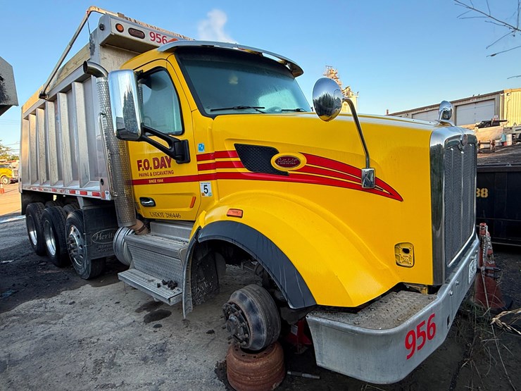 2018-peterbilt-567-image-2