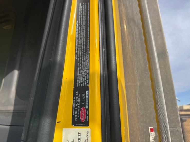 2017-peterbilt-567-image-22