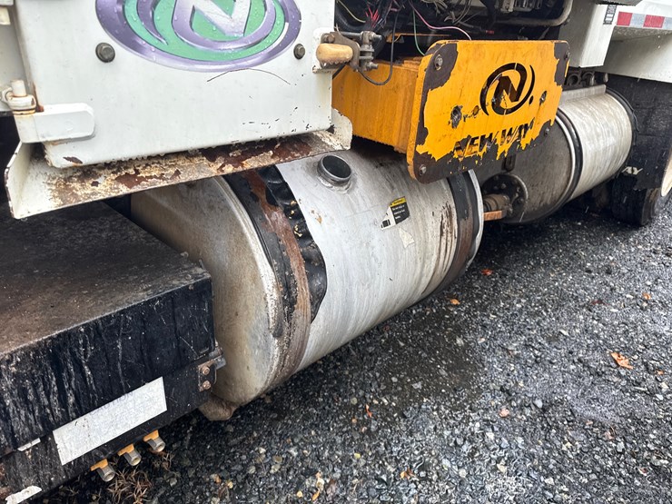 2015-autocar-acx64-image-15