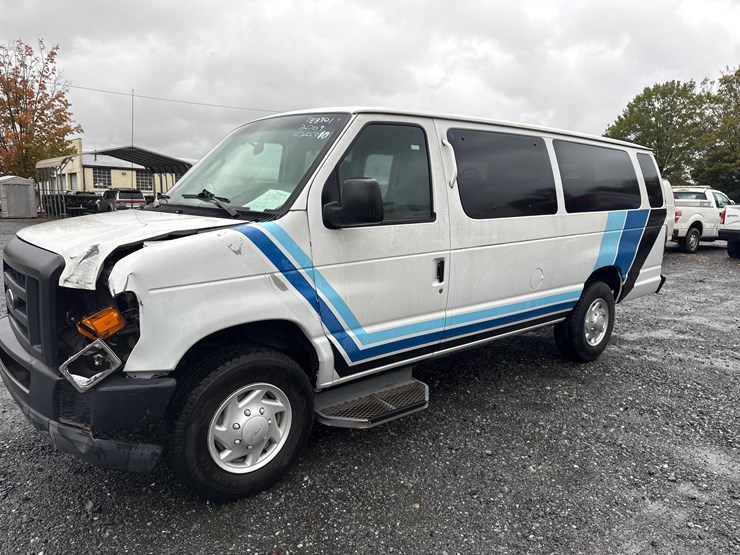 2009-ford-e350-image-4