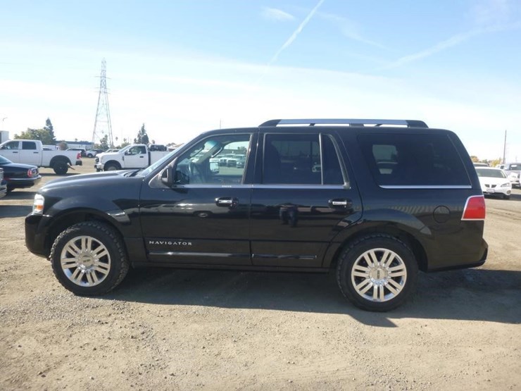 2012-lincoln-navigator-image-5