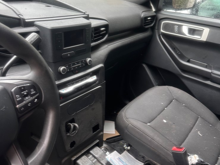 2021-ford-explorer-image-23