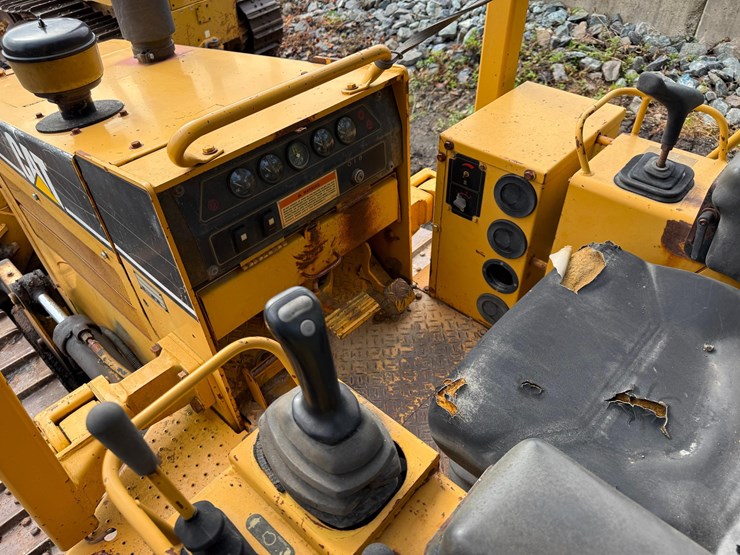 caterpillar-d4c-xl-image-14