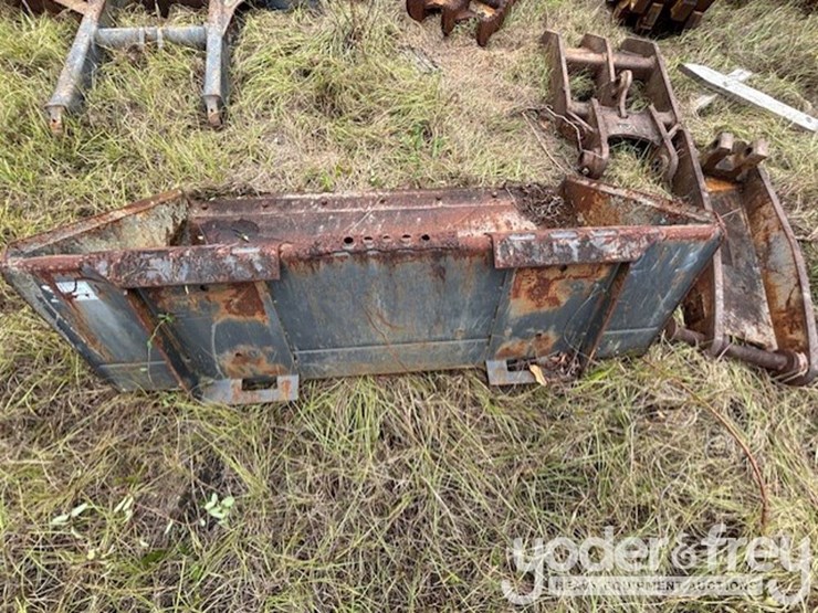 65"-bucket-to-suit-skidsteer-image-2
