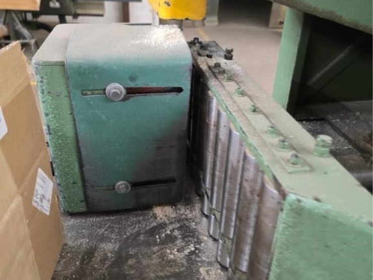 #2776-•-stenner-resaw-band-saw-image-12