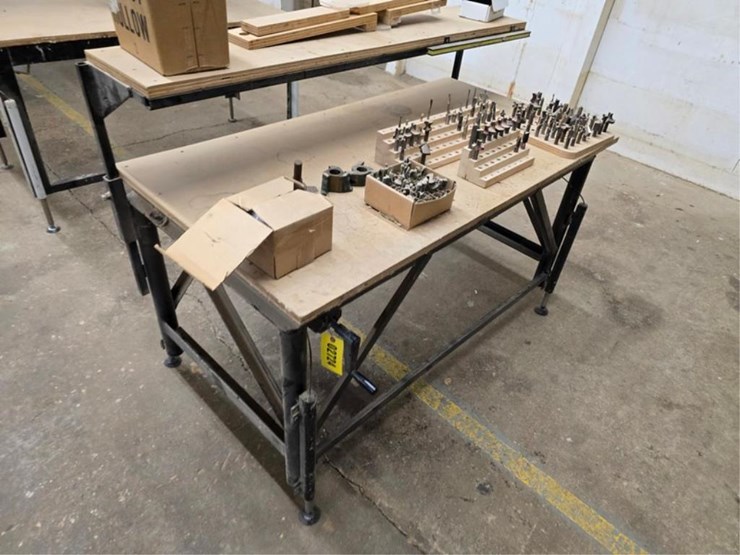 #2724-•-5'-x-32"-work-bench-w/-router-bits-image-6