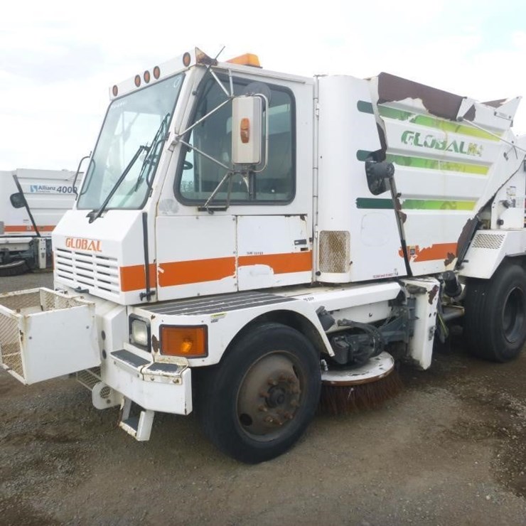 2013 GLOBAL M4 SWEEPER