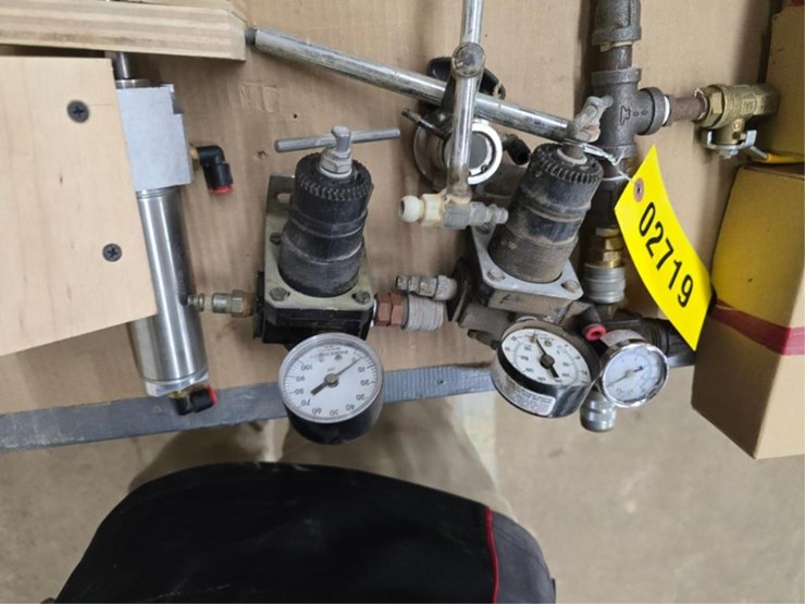 #2719-•-regulators,-screws,-&-bits-image-3