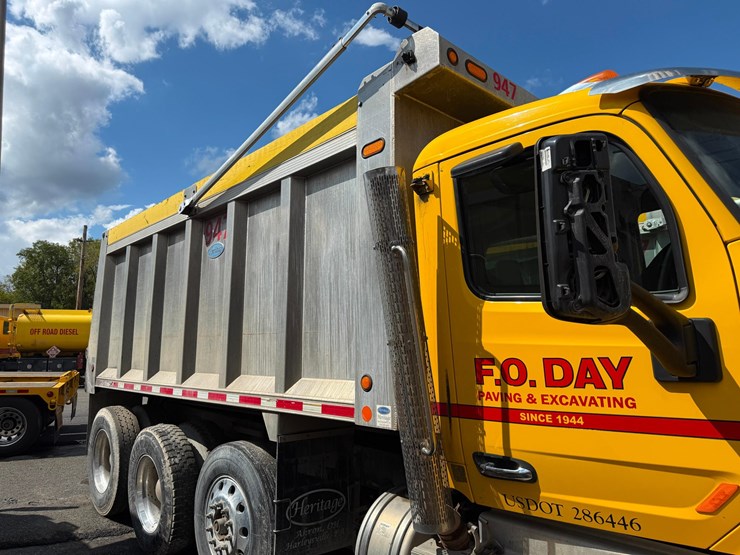 2018-peterbilt-567-image-9