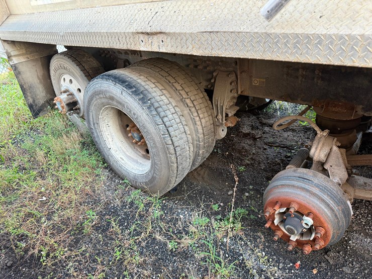 2003-peterbilt-378-image-12