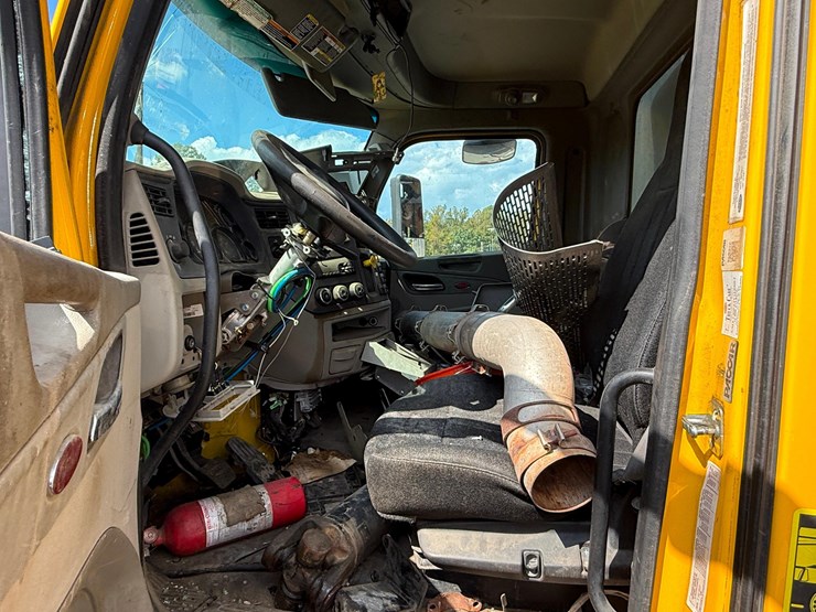 2018-peterbilt-567-image-9