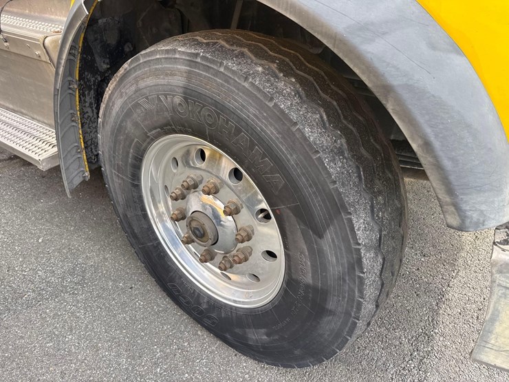 2017-peterbilt-567-image-10