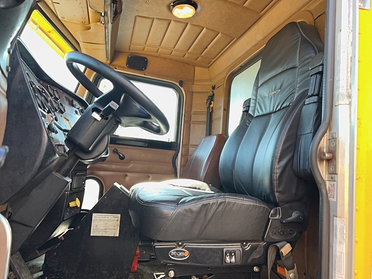 2003-peterbilt-378-image-8