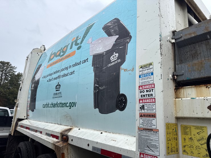 2015-autocar-acx64-image-35