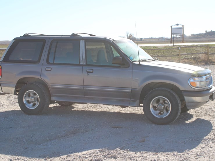 1996-ford-explorer-xlt-image-4