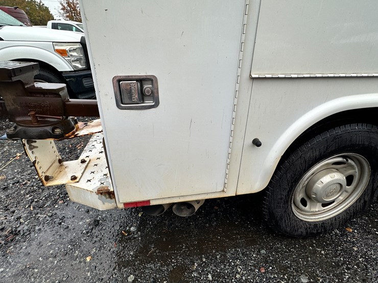 2012-ford-f250-xl-image-10