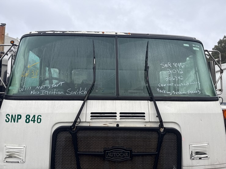 2012-autocar-acx64-image-2