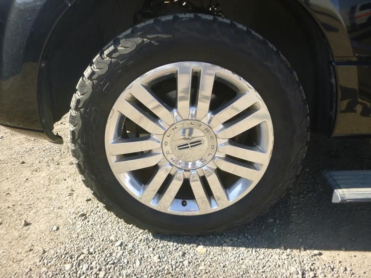 2012-lincoln-navigator-image-15