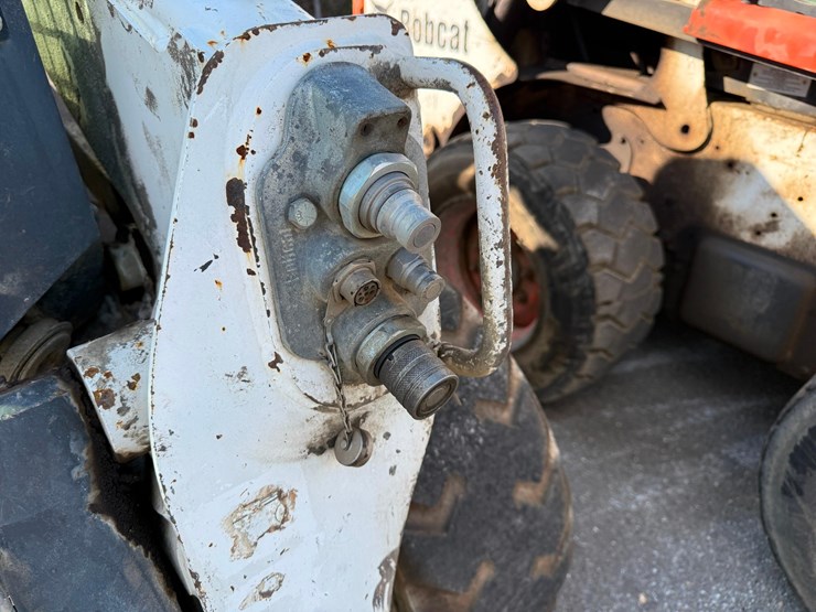 2015-bobcat-s650-image-8