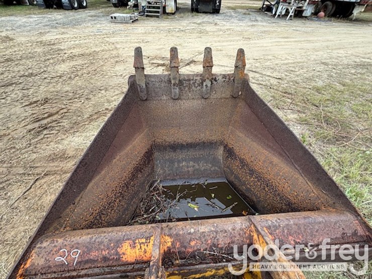 36"-trapezoid-bucket-3-1/2"-pin-to-suit-excavator-image-3