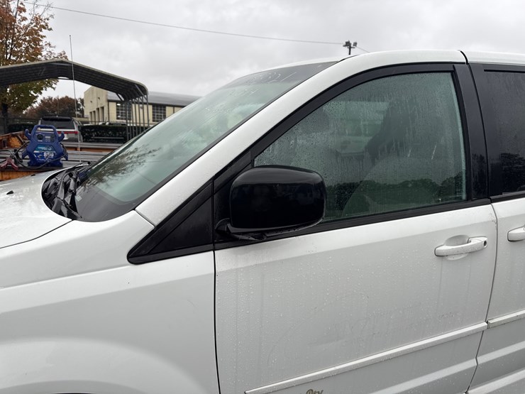 2014-dodge-caravan-image-10