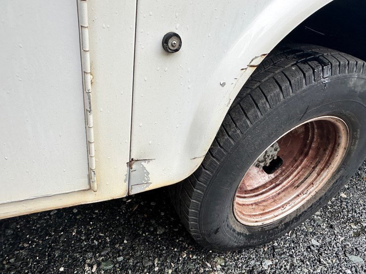 2015-ford-f350-xl-image-10