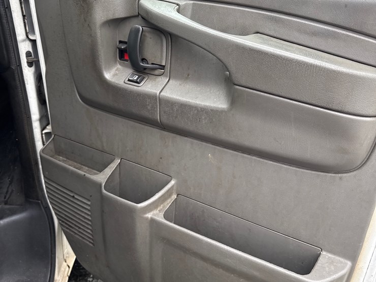 2014-utility-van-image-31