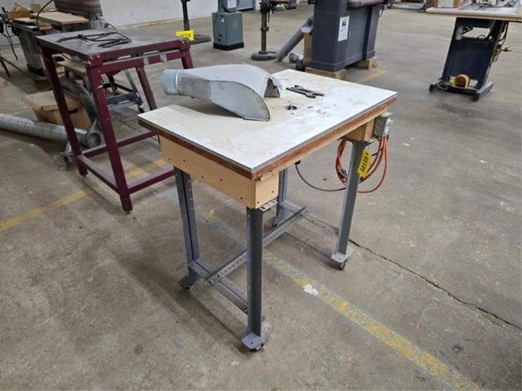 #2725-•-milwaukee-2'x3'-router-table-image-4