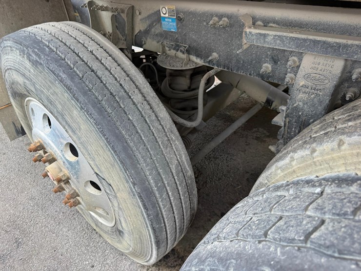 2018-peterbilt-567-image-9