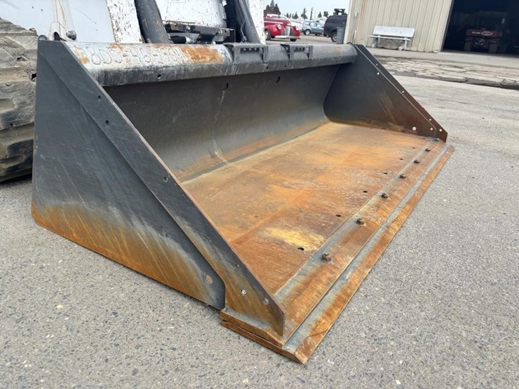 2019-bobcat-t740-image-10