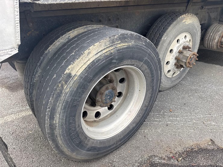 1997-peterbilt-378-image-9