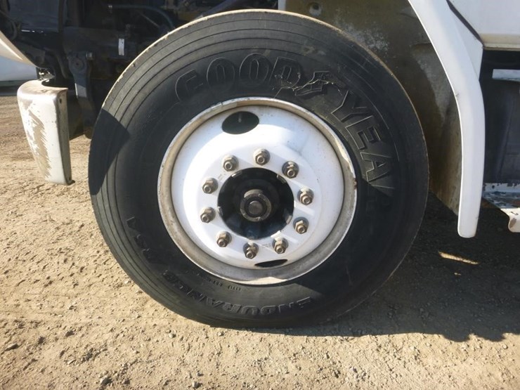 2001-freightliner-fl70-image-20