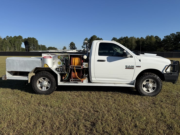 2018-dodge-ram-3500-image-4