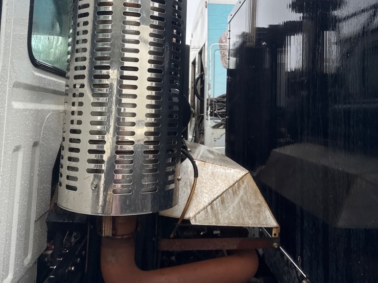 2012-autocar-acx64-image-10