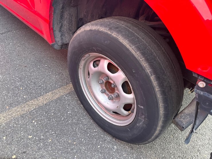 2022-ford-f150-xl-image-8