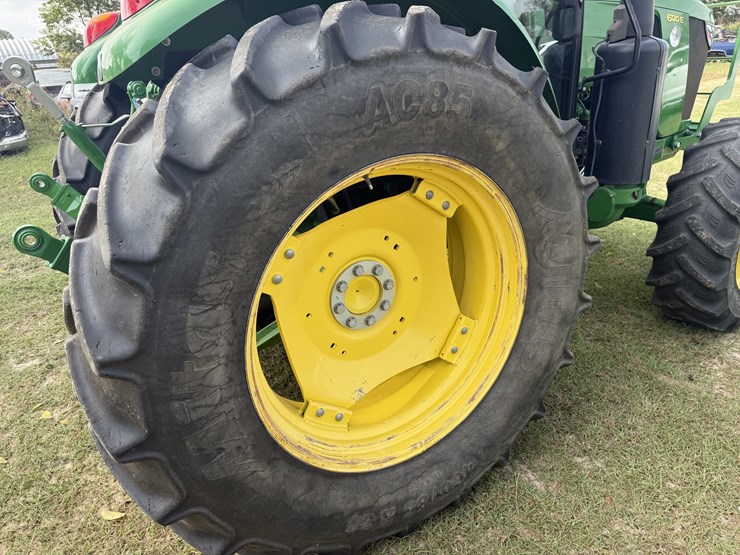 2017-john-deere-6120e-image-5