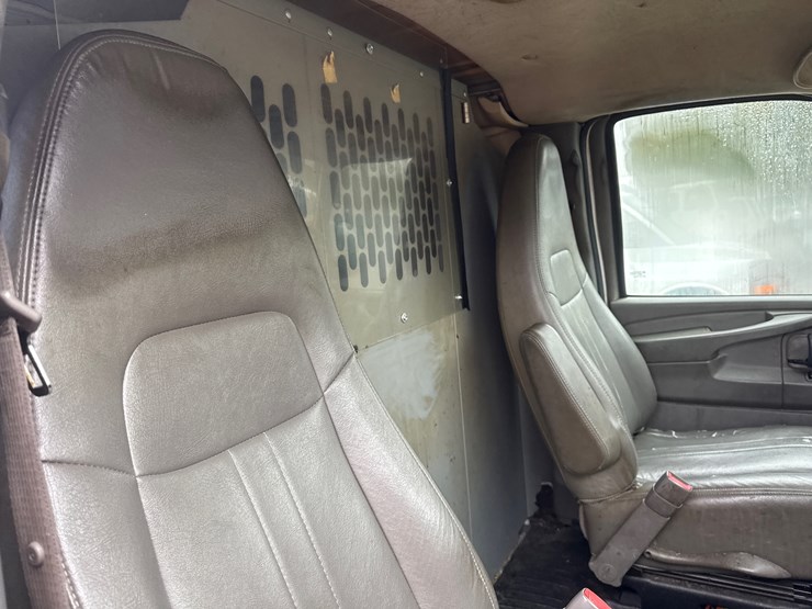 2014-utility-van-image-33