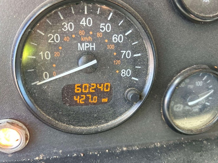 2017-peterbilt-348-image-6